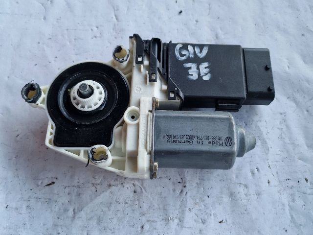 bontott VW GOLF IV Jobb első Ablakemelő Motor