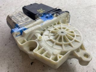 bontott VW GOLF IV Jobb első Ablakemelő Motor