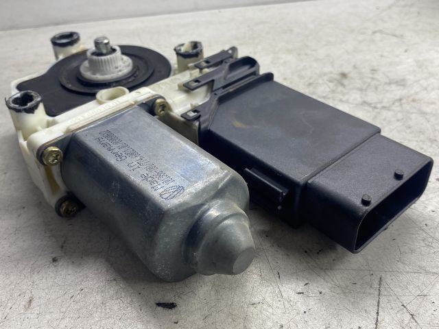 bontott VW GOLF IV Jobb első Ablakemelő Motor