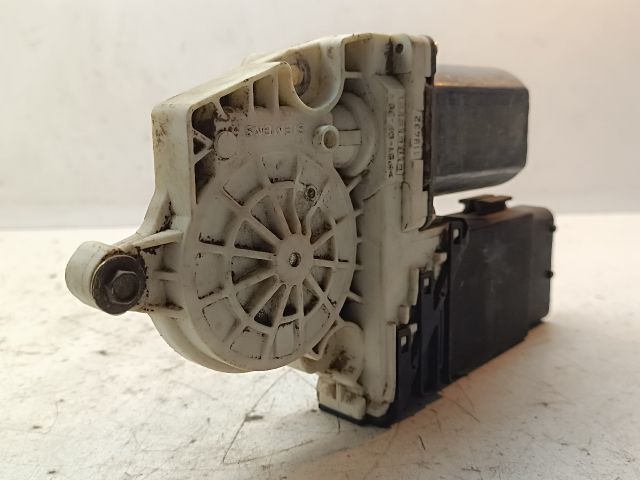 bontott VW GOLF IV Jobb első Ablakemelő Motor