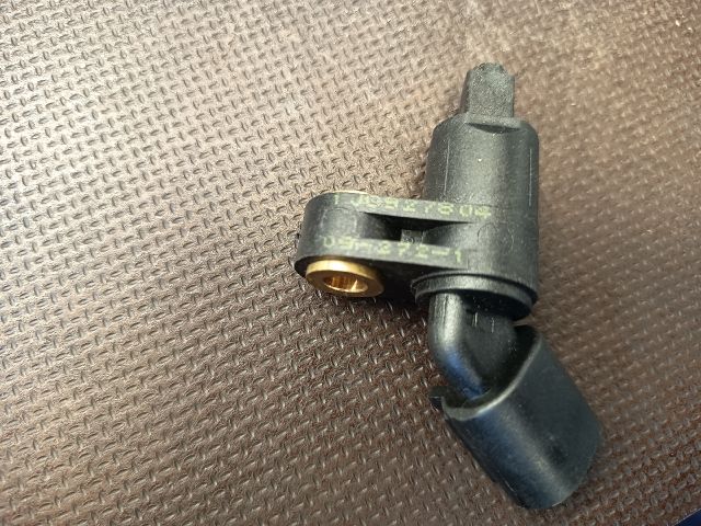 bontott VW GOLF IV Jobb első ABS Jeladó