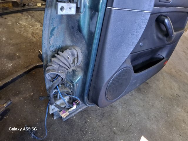 bontott VW GOLF IV Jobb első Ajtó (Részeivel)