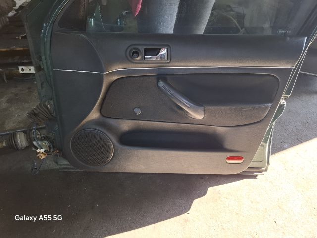 bontott VW GOLF IV Jobb első Ajtó (Részeivel)