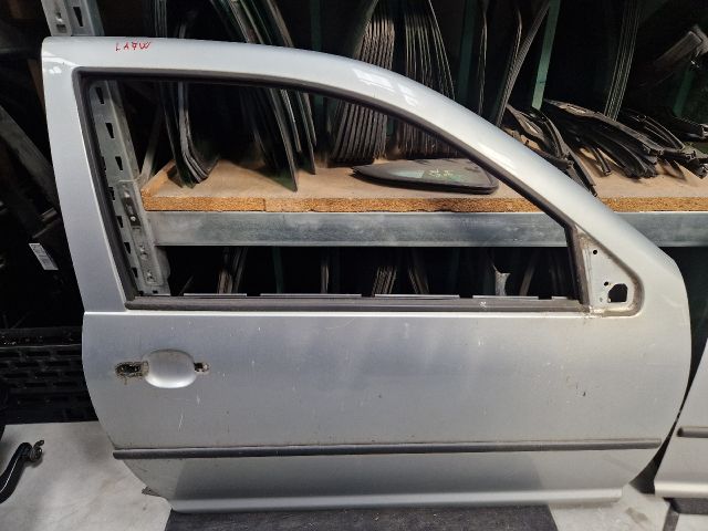 bontott VW GOLF IV Jobb első Ajtó (Részeivel)