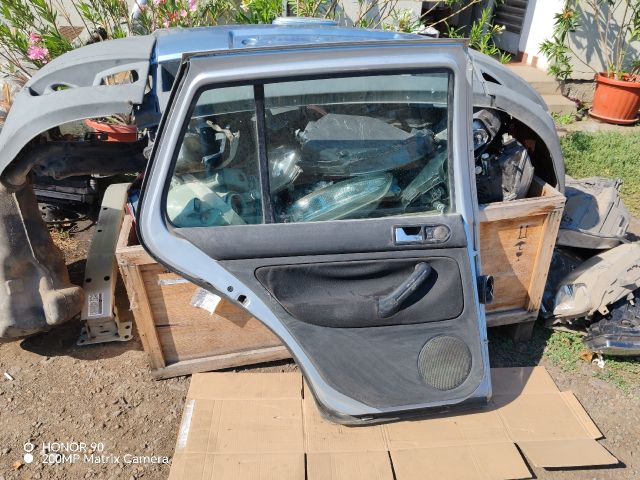 bontott VW GOLF IV Jobb első Ajtó (Részeivel)