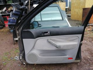 bontott VW GOLF IV Jobb első Ajtó (Részeivel)