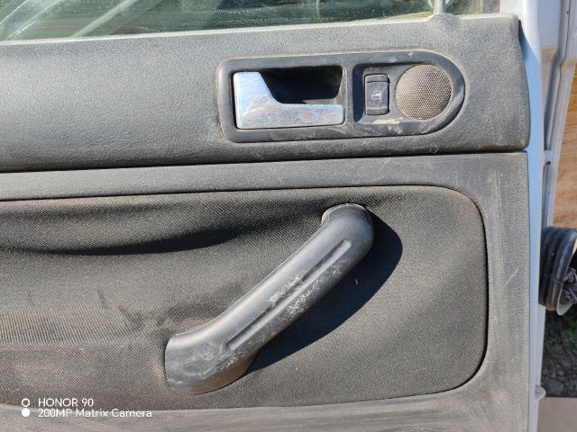 bontott VW GOLF IV Jobb első Ajtó (Részeivel)
