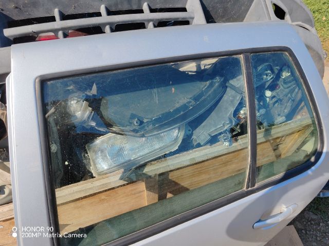 bontott VW GOLF IV Jobb első Ajtó (Részeivel)