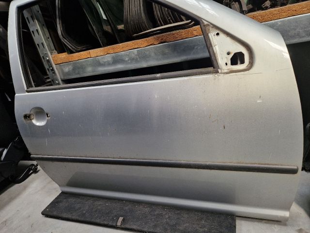 bontott VW GOLF IV Jobb első Ajtó (Részeivel)