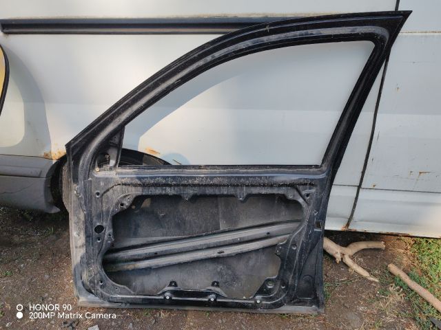 bontott VW GOLF IV Jobb első Ajtó (Üres lemez)