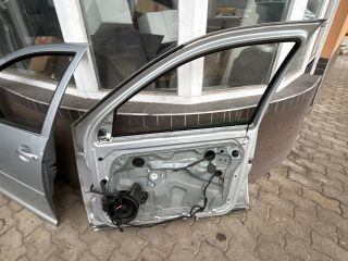 bontott VW GOLF IV Jobb első Ajtó (Üres lemez)