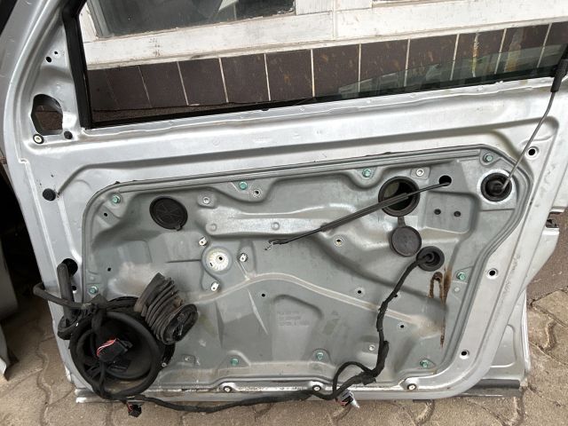 bontott VW GOLF IV Jobb első Ajtó (Üres lemez)