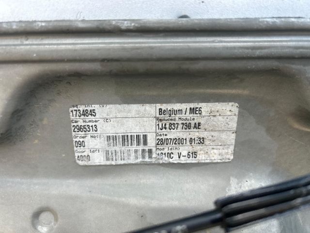 bontott VW GOLF IV Jobb első Ajtó (Üres lemez)