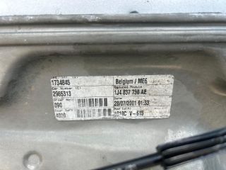 bontott VW GOLF IV Jobb első Ajtó (Üres lemez)