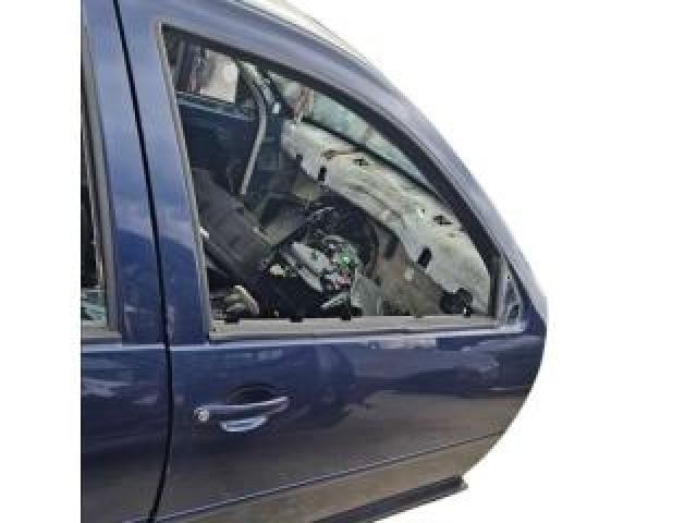 bontott VW GOLF IV Jobb első Ajtó (Üres lemez)