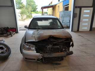 bontott VW GOLF IV Jobb első Ajtó (Üres lemez)