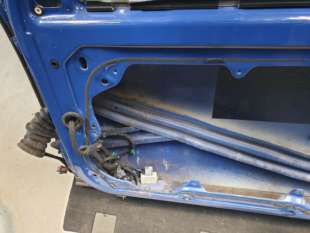 bontott VW GOLF IV Jobb első Ajtó (Üres lemez)