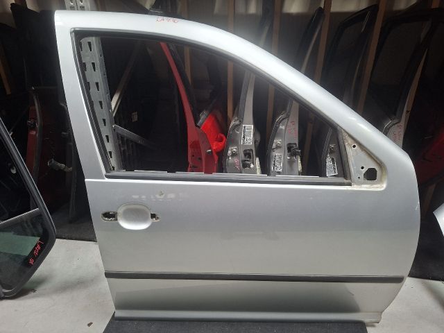 bontott VW GOLF IV Jobb első Ajtó (Üres lemez)