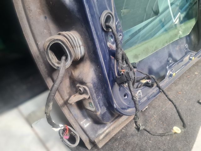 bontott VW GOLF IV Jobb első Ajtó (Üres lemez)