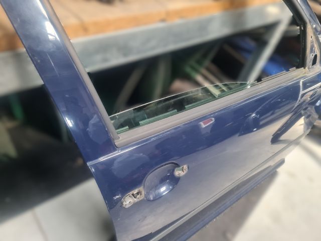 bontott VW GOLF IV Jobb első Ajtó (Üres lemez)
