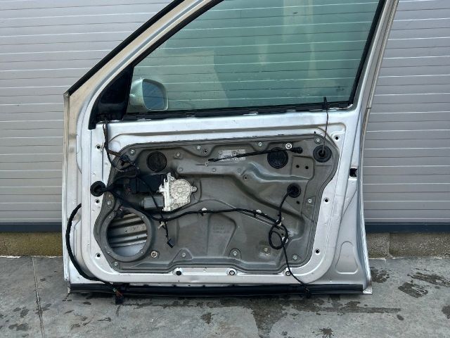 bontott VW GOLF IV Jobb első Ajtó (Üres lemez)