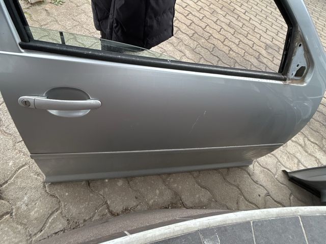 bontott VW GOLF IV Jobb első Ajtó (Üres lemez)