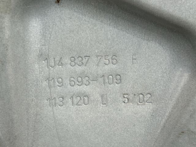 bontott VW GOLF IV Jobb első Ajtó (Üres lemez)