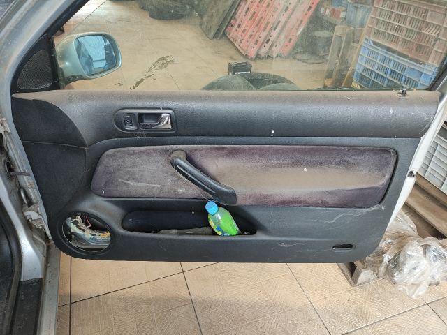 bontott VW GOLF IV Jobb első Ajtózár