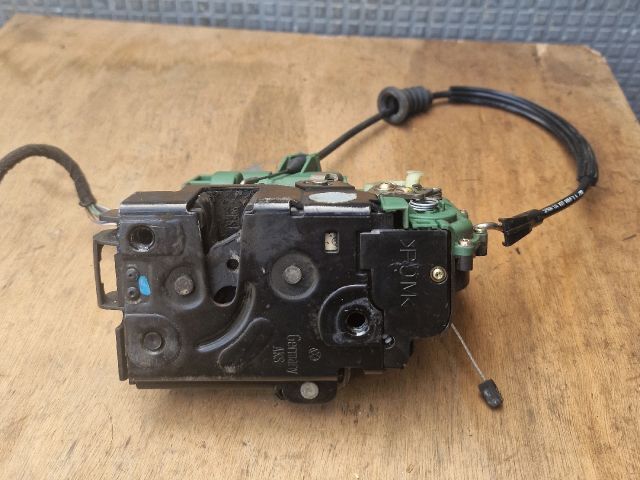 bontott VW GOLF IV Jobb első Ajtózár