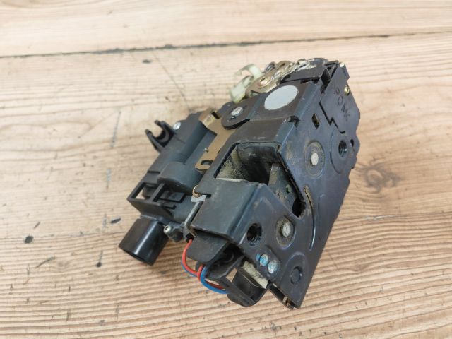 bontott VW GOLF IV Jobb első Ajtózár