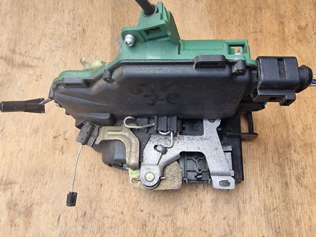 bontott VW GOLF IV Jobb első Ajtózár