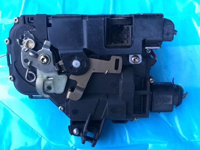 bontott VW GOLF IV Jobb első Ajtózár