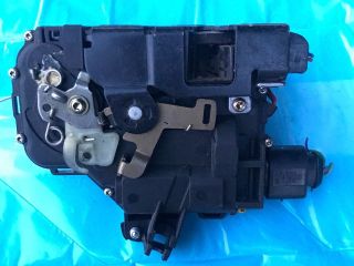 bontott VW GOLF IV Jobb első Ajtózár