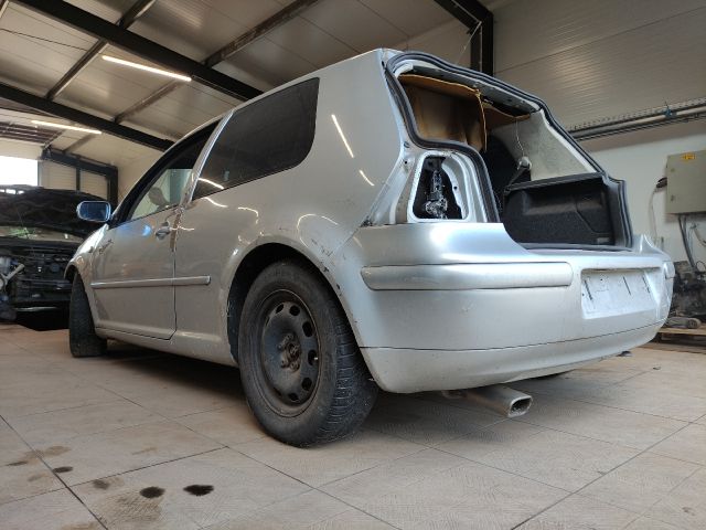 bontott VW GOLF IV Jobb első Felső Zsanér