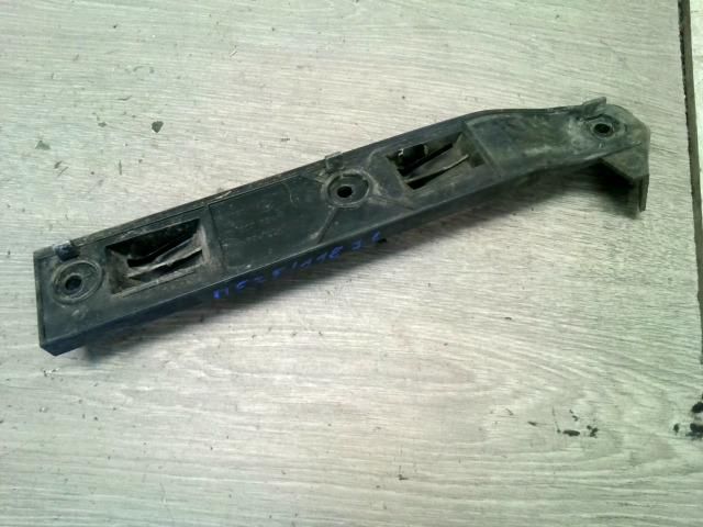 bontott VW GOLF IV Jobb első Lökhárító Tartó (Műanyag)