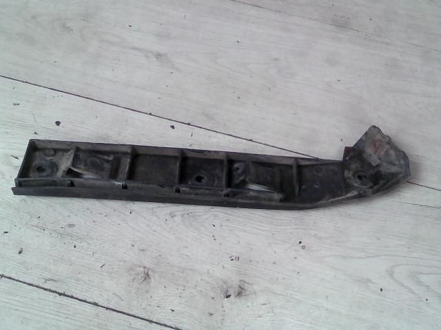 bontott VW GOLF IV Jobb első Lökhárító Tartó (Műanyag)