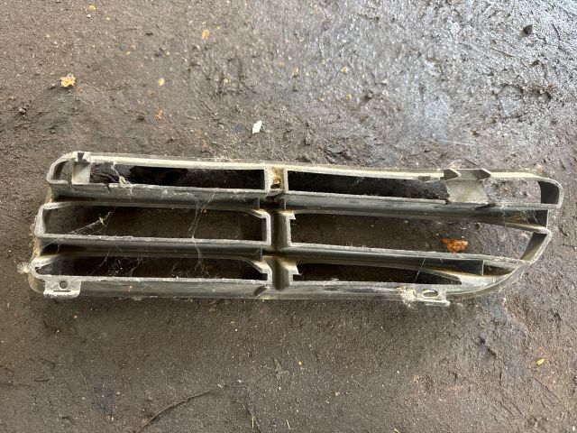 bontott VW GOLF IV Jobb első Lökhárító Vakborítás