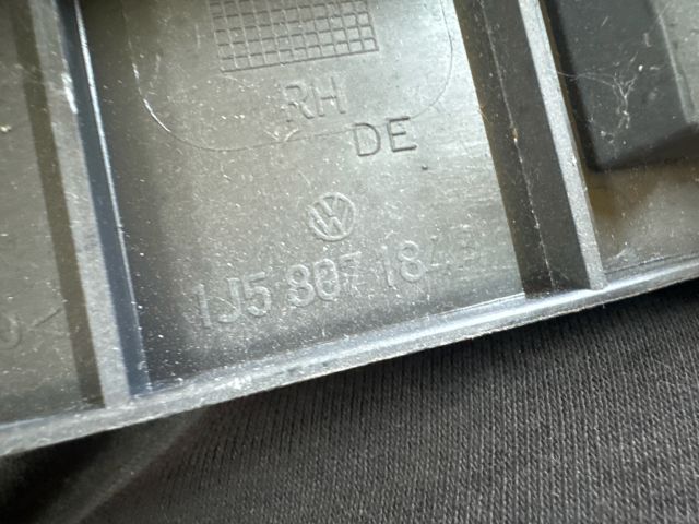 bontott VW GOLF IV Jobb első Oldal Lökhárító Tartó (Műanyag)