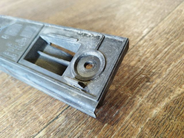 bontott VW GOLF IV Jobb első Oldal Lökhárító Tartó (Műanyag)