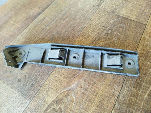 bontott VW GOLF IV Jobb első Oldal Lökhárító Tartó (Műanyag)