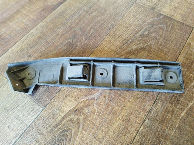 bontott VW GOLF IV Jobb első Oldal Lökhárító Tartó (Műanyag)