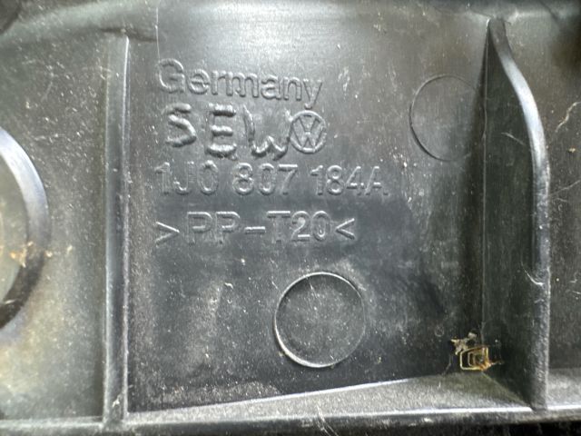 bontott VW GOLF IV Jobb első Oldal Lökhárító Tartó (Műanyag)