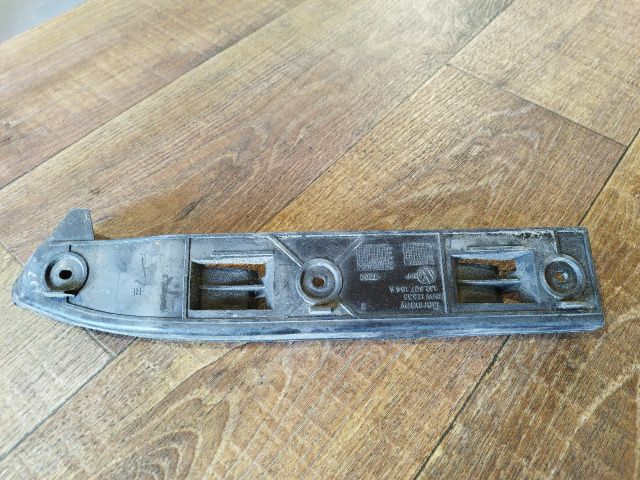 bontott VW GOLF IV Jobb első Oldal Lökhárító Tartó (Műanyag)