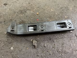 bontott VW GOLF IV Jobb első Oldal Lökhárító Tartó (Műanyag)