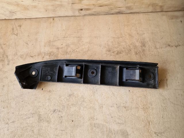 bontott VW GOLF IV Jobb első Oldal Lökhárító Tartó (Műanyag)