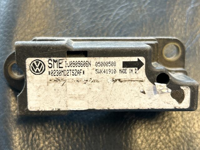 bontott VW GOLF IV Jobb első Oldal Ütközés Érzékelő