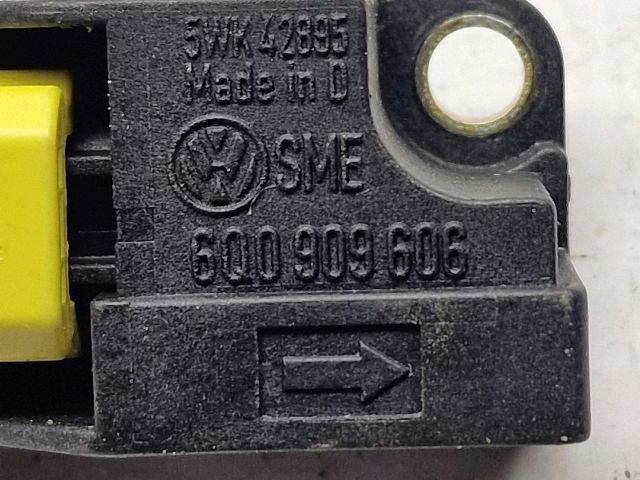 bontott VW GOLF IV Jobb első Oldal Ütközés Érzékelő