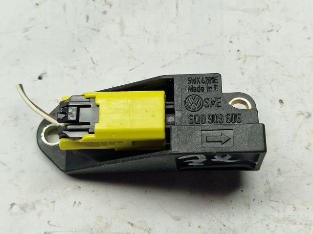 bontott VW GOLF IV Jobb első Oldal Ütközés Érzékelő