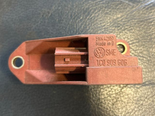 bontott VW GOLF IV Jobb első Oldal Ütközés Érzékelő