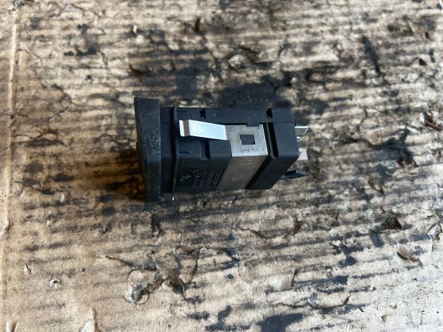 bontott VW GOLF IV Jobb első Ülésfűtés Kapcsoló